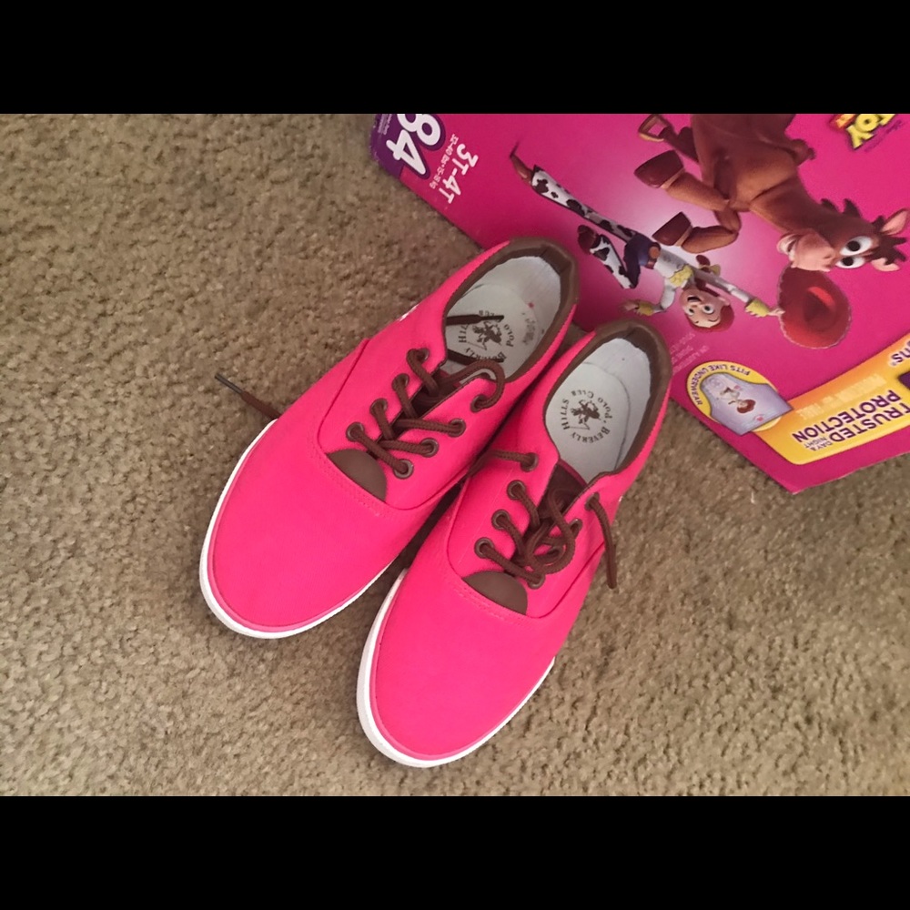 Low top female shoes